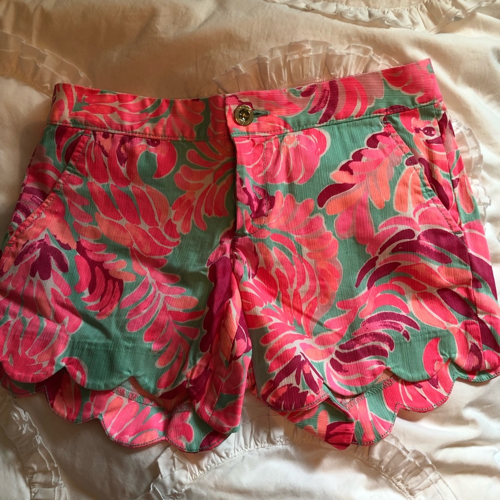 Lilly Pulitzer scallop shorts
